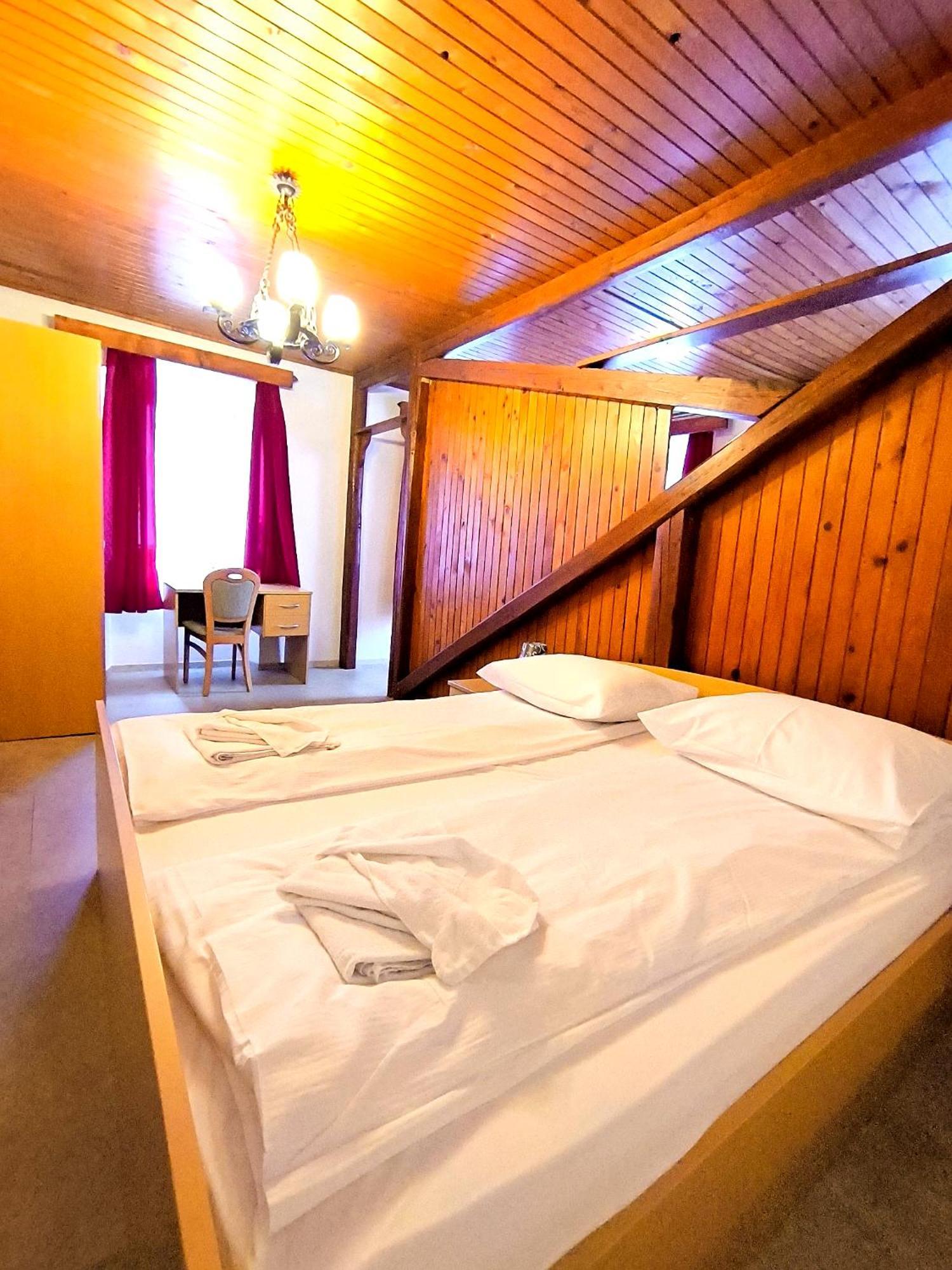 Guest House Gostisce Gacnk V Logu 采尔克诺 外观 照片