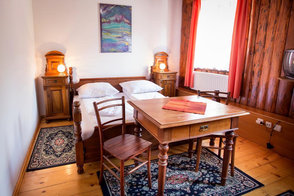 Guest House Gostisce Gacnk V Logu 采尔克诺 外观 照片